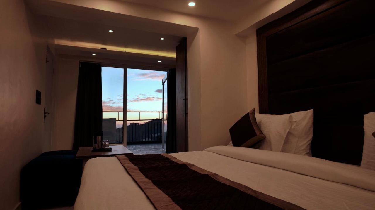 Hotel Brite Star ムスーリー エクステリア 写真