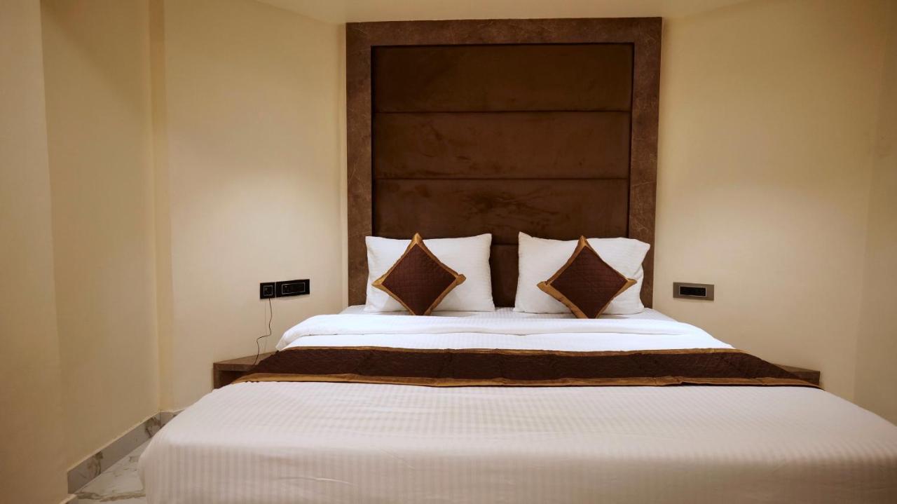 Hotel Brite Star ムスーリー エクステリア 写真