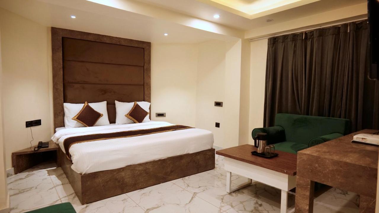 Hotel Brite Star ムスーリー エクステリア 写真