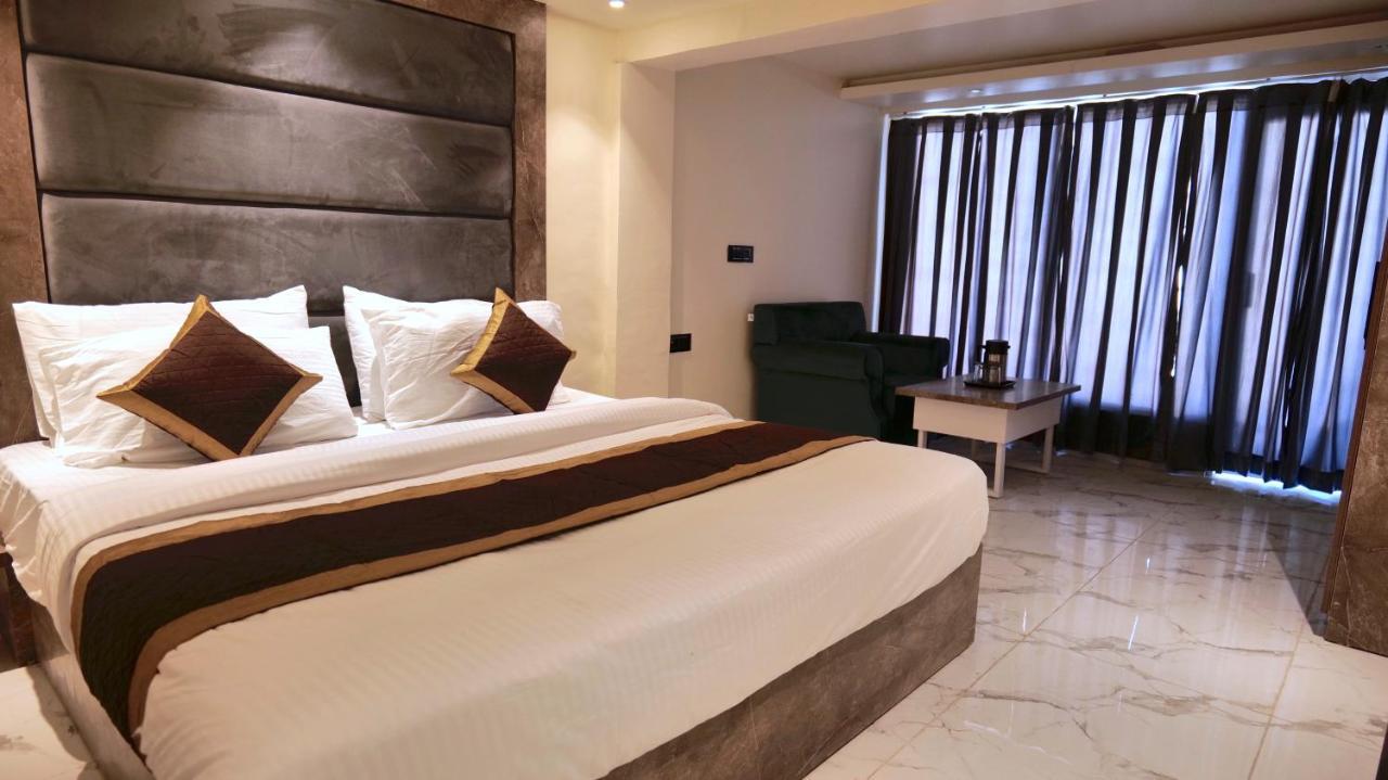 Hotel Brite Star ムスーリー エクステリア 写真