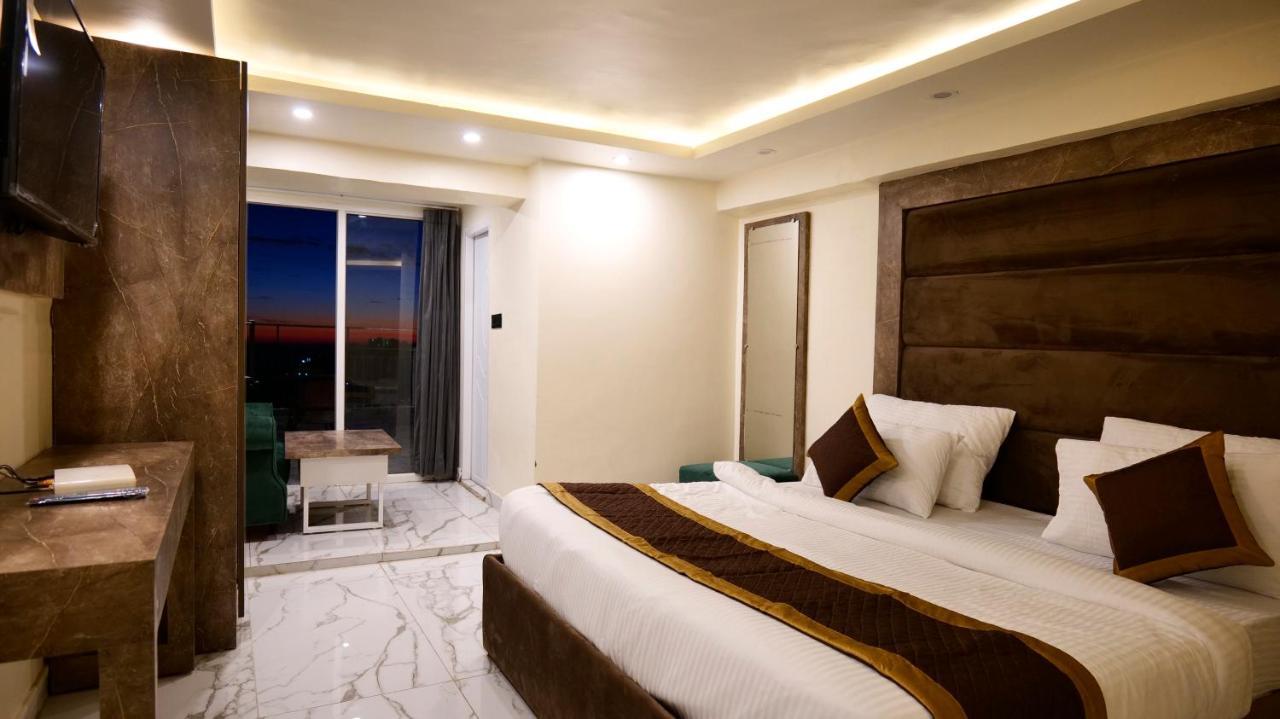 Hotel Brite Star ムスーリー エクステリア 写真