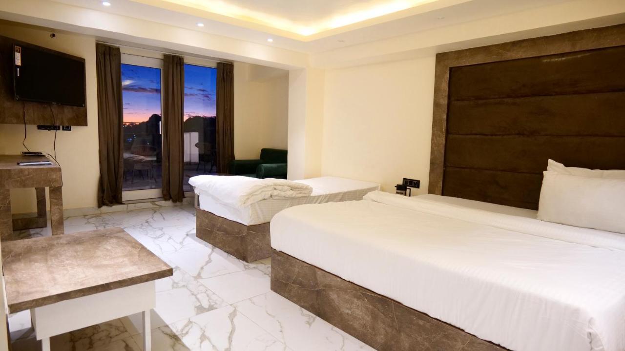 Hotel Brite Star ムスーリー エクステリア 写真