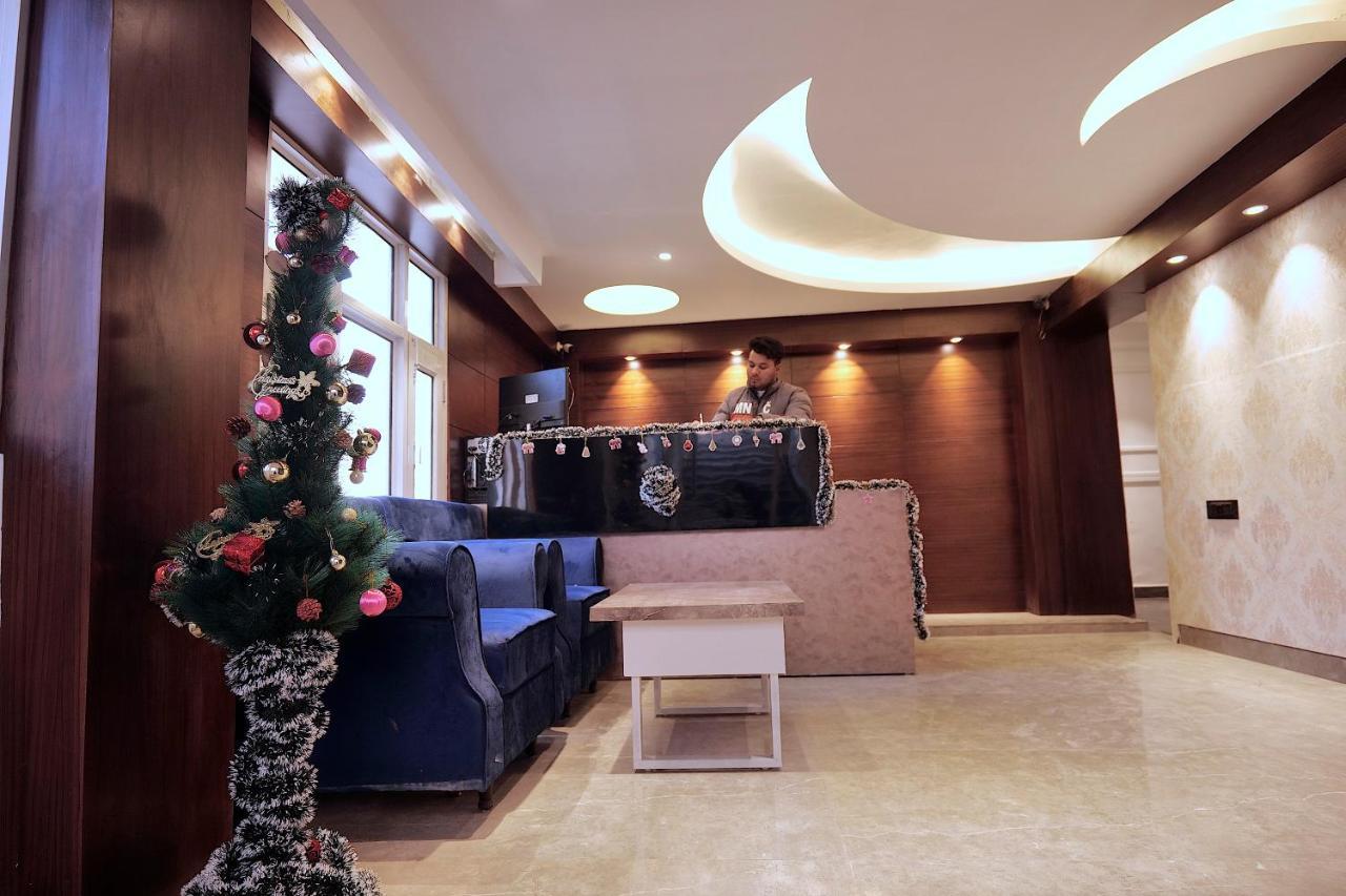 Hotel Brite Star ムスーリー エクステリア 写真